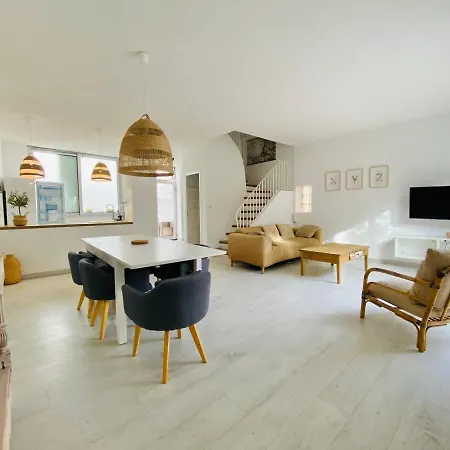 Duplex 3 Proche Gare Clim, Wifi, Parking פרפיניין